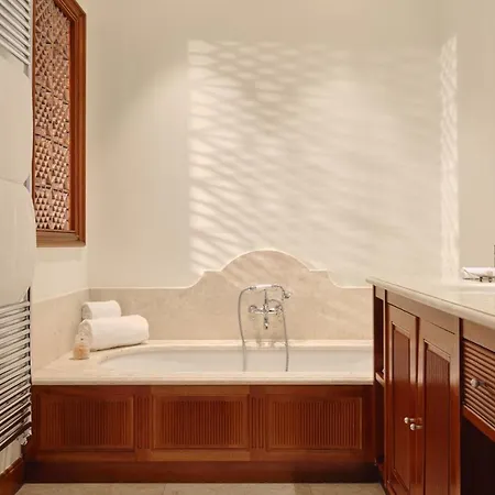 Airelles Pan Dei Palais Szálloda 3*